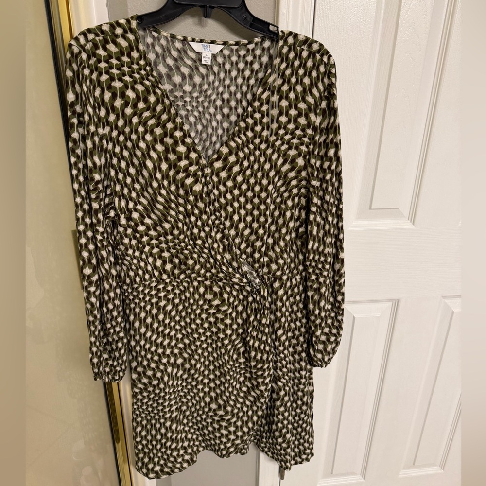 Time and Tru Long Sleeve Patterned Dress